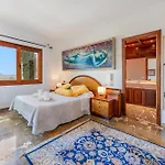 Villa El 133 *